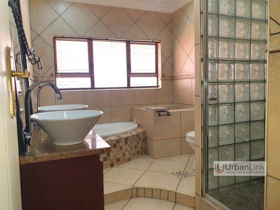 4 Bedroom Property for Sale in Safari Gardens North West